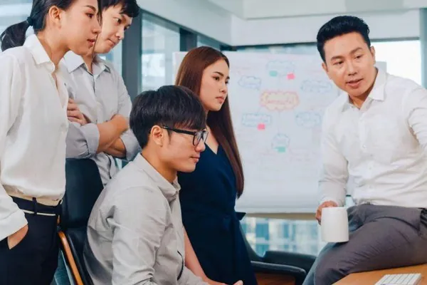 Biểu tượng cờ bạc có trách nhiệm, nhấn mạnh cam kết của HB88 đối với sự an toàn của người chơi.